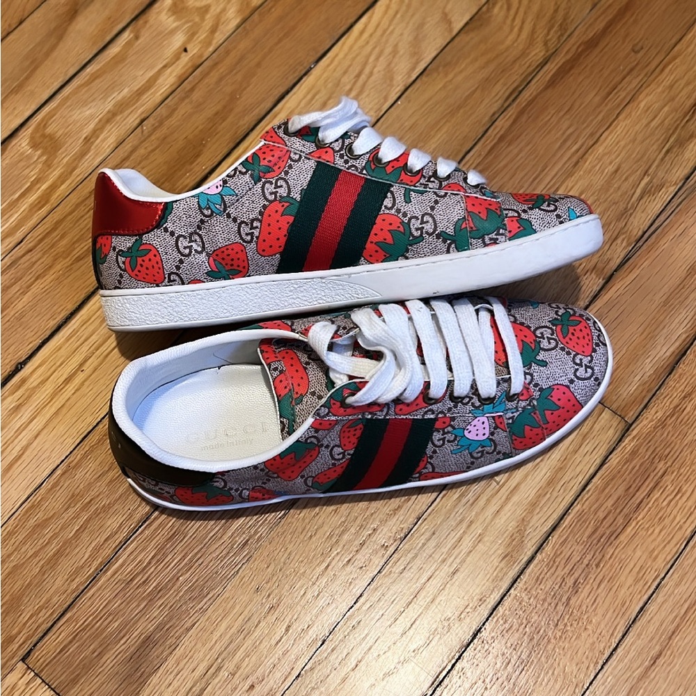 Gucci Ace GG Strawberry Sneaker